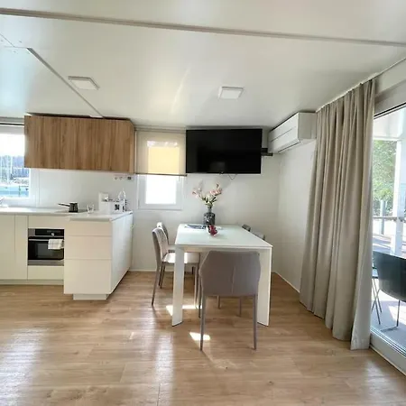 Marinavita - A Floating House Holiday home