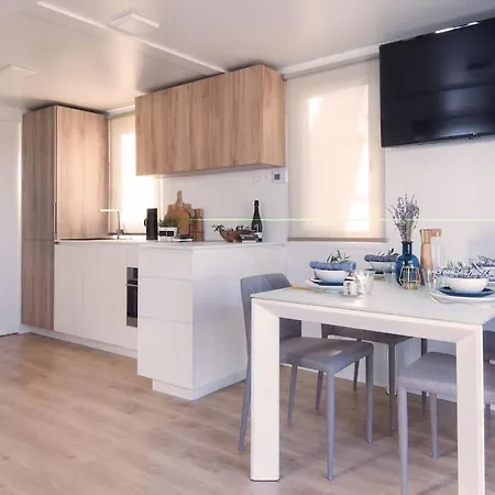 Holiday home Marinavita - A Floating House Portoroz