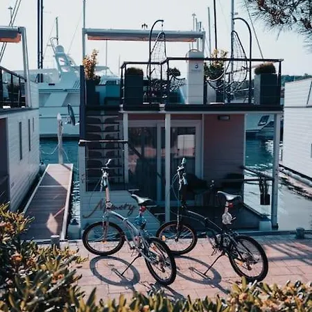 Дом отдыха Marinavita - A Floating House Порторож