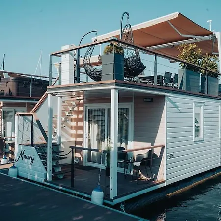 Marinavita - A Floating House *
