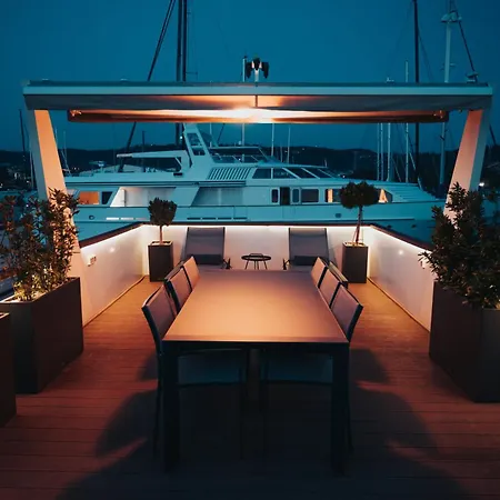Marinavita - A Floating House Holiday home
