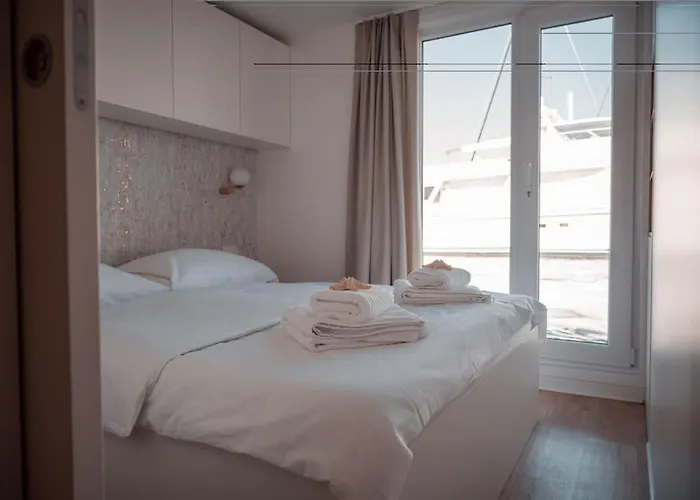 Marinavita - A Floating House *