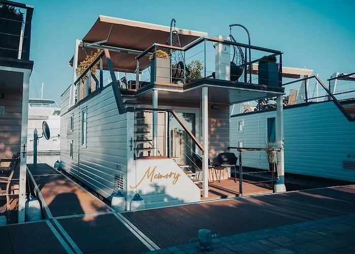 Marinavita - A Floating House ポルトローシュ