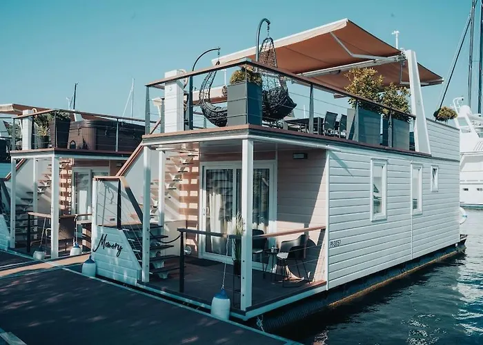 Marinavita - A Floating House *
