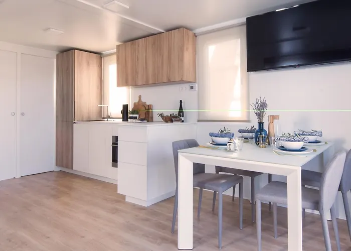 Marinavita - A Floating House ポルトローシュ