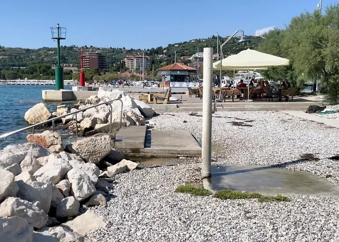 Marinavita - A Floating House ポルトローシュ